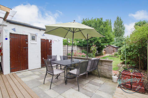 Impressive &amp; generous rear gardens
