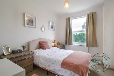 1st floor rear double bedroom
