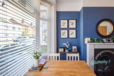 Sitting room bay