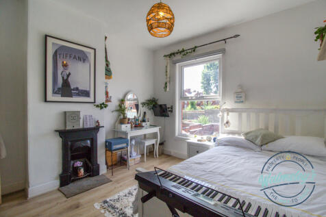 Rear double bedroom
