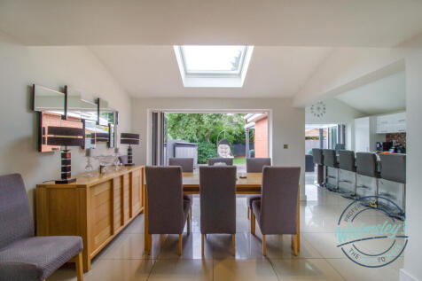 Kitchen dining &amp; family room