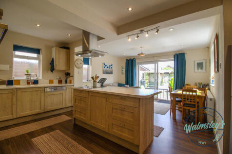 Kitchen dining family room
