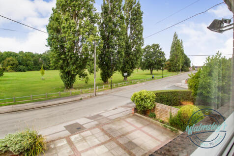 Parkland views to frontage