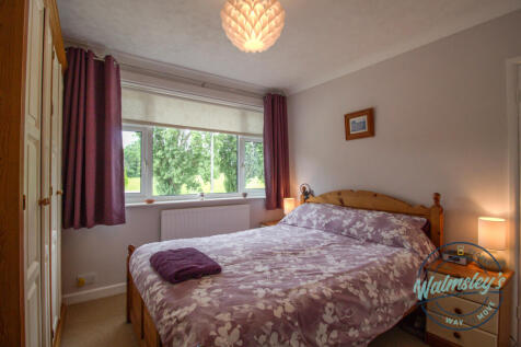 Double bedroom to frontage