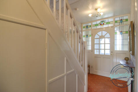 Entrance hallway with original frontage