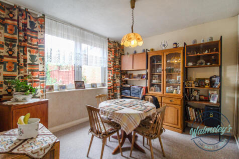 Dining room to rear