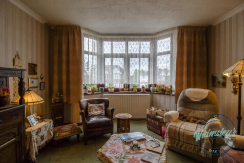 Sitting room to frontage