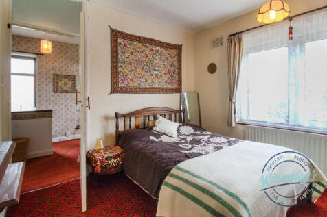 Rear double bedroom