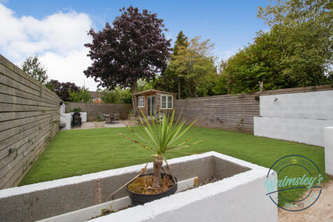Rear gardens &amp; freestanding bespoke home office st