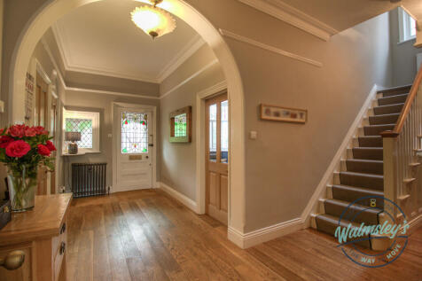 Impressive entrance hallway