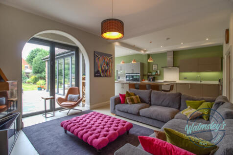 Kitchen dining &amp; family room with bi folding doors