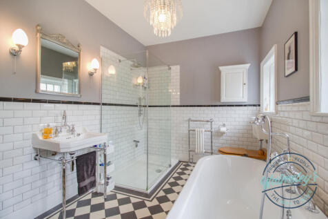 4 piece bathroom