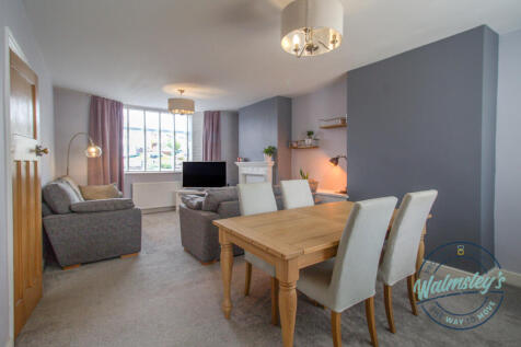 Dining area to rear of sitting room