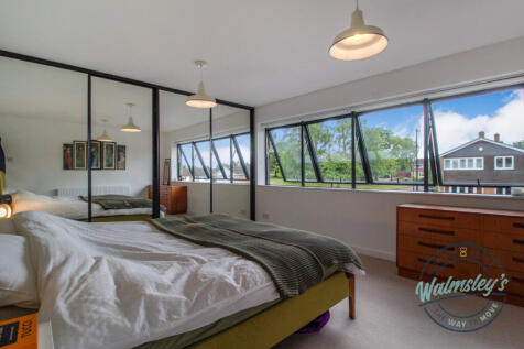 Main bedroom &amp; wardrobes