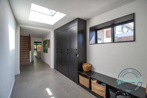 Entrance hallway with storage
