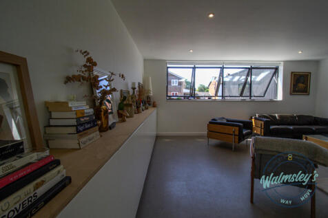 Sitting room to frontage