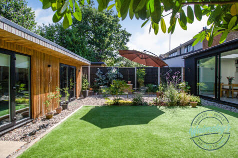 Cabin &amp; gardens
