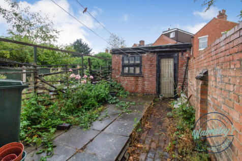 Brick built outhouse with electrics in South facin