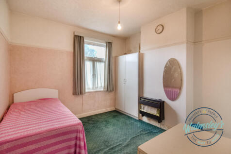 Rear double bedroom