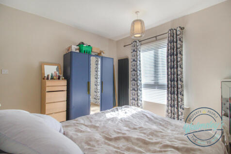 Main bedroom to frontage