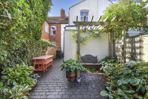 Patio area to rear