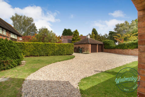Courtyard driveway