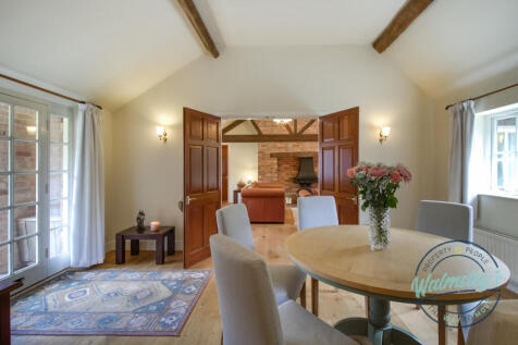 Reception hallway towards sitting room