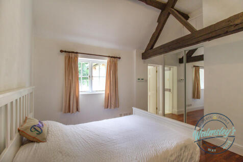 Double bedroom with ensuite &amp; exposed beams