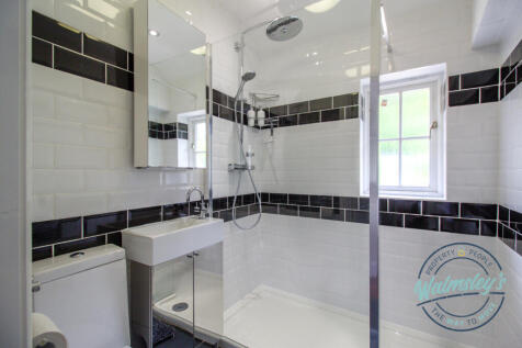 En-suite to double bedroom