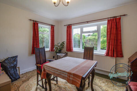 Dining room to frontage