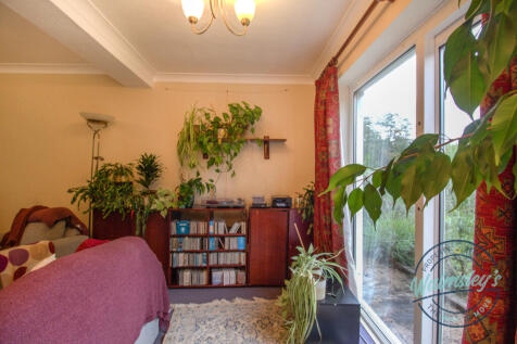 Rear of sittimng dining room