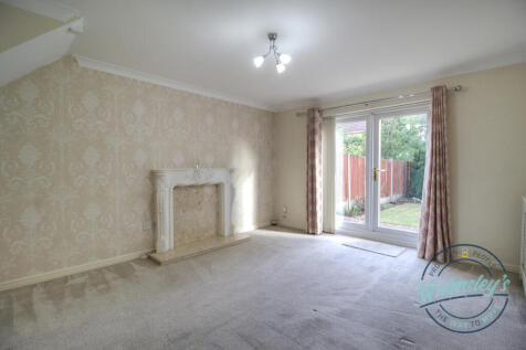 Sitting dining room to rear