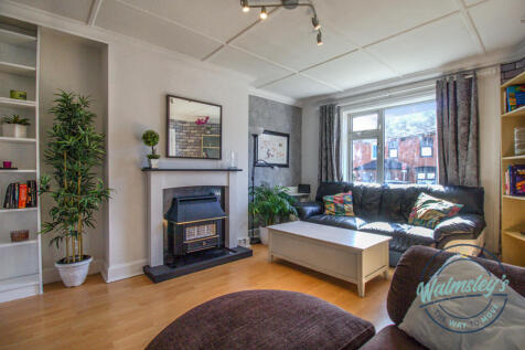 Sitting room to frontage