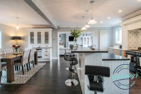 Kitchen dining room