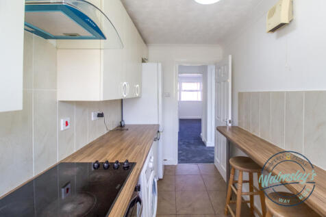 Kitchen with breakfast bar_
