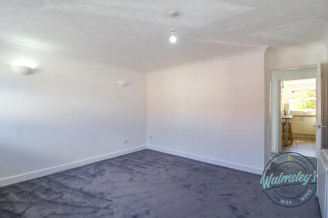 Sitting room through to landing