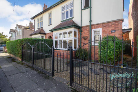 Direct frontage and foregarden