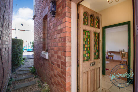 Side access &amp; hallway