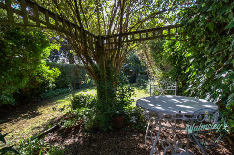 Sitting area towards garden