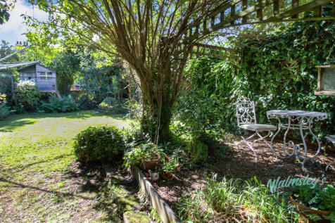 Sitting area towards garden 2
