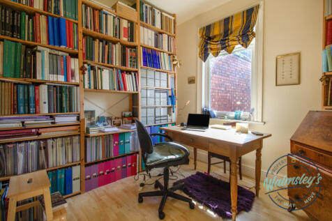 Double bedroom to rear