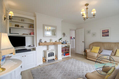 Sitting room towards hallway