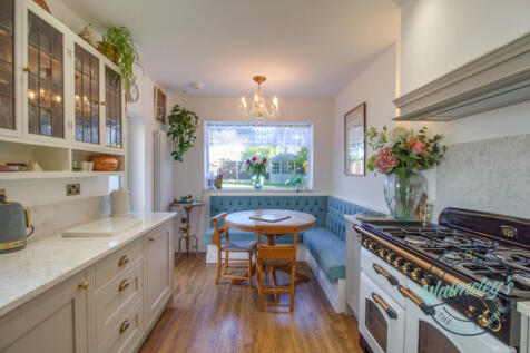 Kitchen breakfast room towards garden