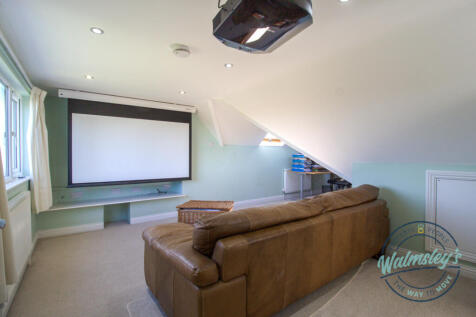 Top  floor double bedroom