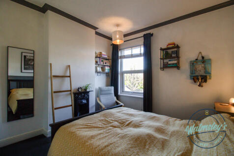 Main bedroom to rear 2