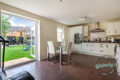 Kitchen dining &amp; family room