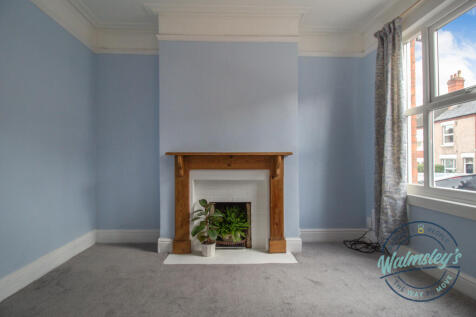 Front sitting room detail