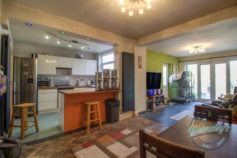 Kitchen dining &amp; family room