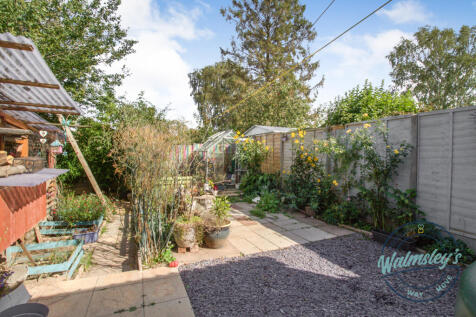 Delightful rear gardens with mature planting stora