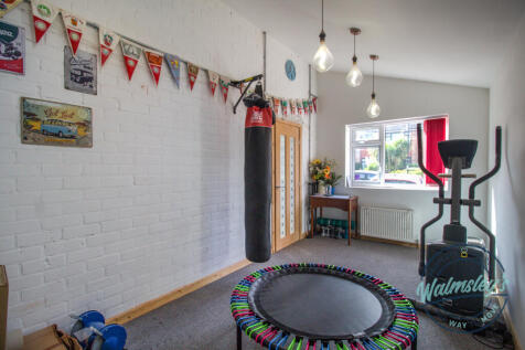 Gym or ensuite ground floor bedroom